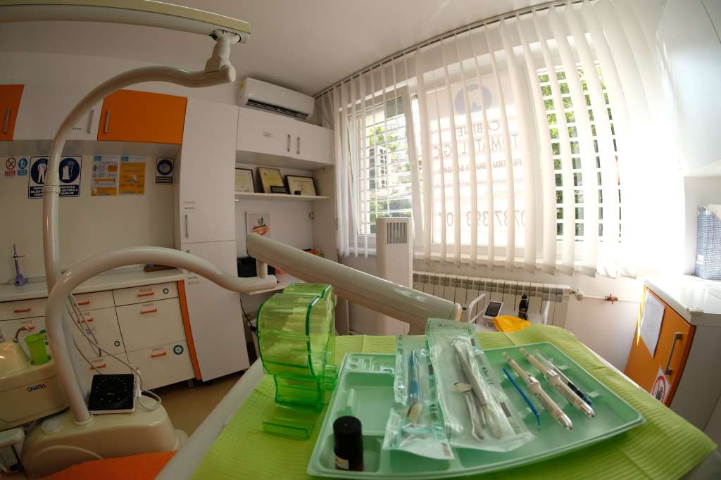 Zâmbetul Strălucitor: O Călătorie Amuzantă și Informativă Printre Misterele Periutei de&nbsp;Dinti